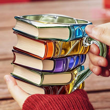Lade das Bild in den Galerie-Viewer, 3D-Leseglück-Tasse mit dekorativem Buchdesign