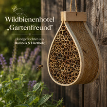 Lade das Bild in den Galerie-Viewer, Wildbienenhotel „Gartenfreund" – Handgeflochten aus Bambus & Hartholz