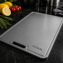Carica l'immagine nel visualizzatore di Gallery, TitanPure Pro — Tagliere in titanio
