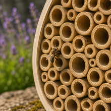 Lade das Bild in den Galerie-Viewer, Wildbienenhotel „Gartenfreund" – Handgeflochten aus Bambus &amp; Hartholz

