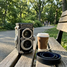 Lade das Bild in den Galerie-Viewer, Lichtwerk RetroCam TLR – Vintage Digitalkamera mit Filmlook
